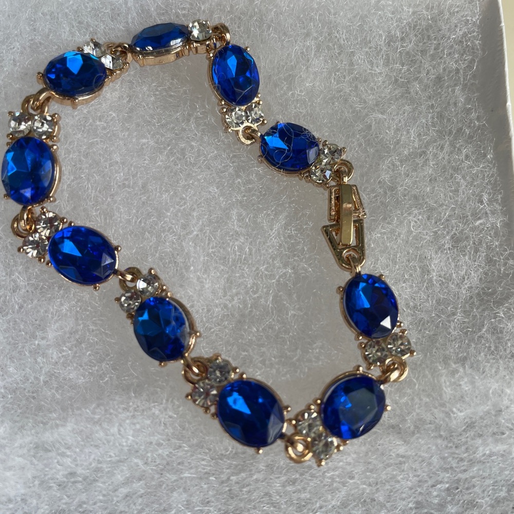 Elegant Blue and Gold Bracelet